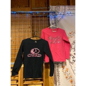 Two Mossy Oak long shelve shirt